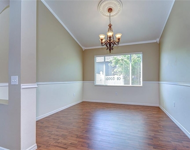6716 Bluff Meadow Court - Photo Thumbnail 10