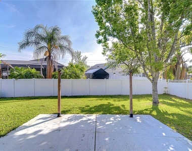 6716 Bluff Meadow Court - Photo Thumbnail 5