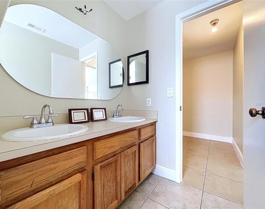 743 Stillview Circle - Photo Thumbnail 16