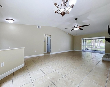 743 Stillview Circle - Photo Thumbnail 7