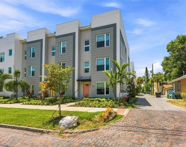 116 26th Street N - Photo Thumbnail 3
