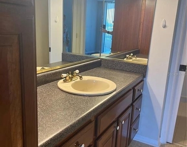 690 Island Way - Photo Thumbnail 7