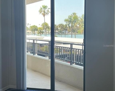 690 Island Way - Photo Thumbnail 4