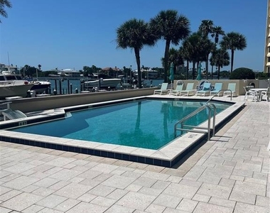 690 Island Way - Photo Thumbnail 21