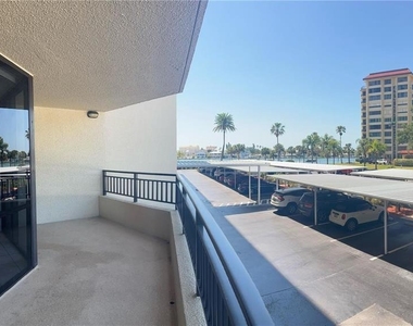 690 Island Way - Photo Thumbnail 5