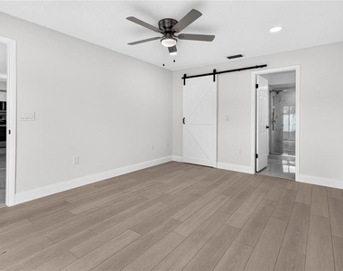 6747 Deer Pond Lane N - Photo Thumbnail 9