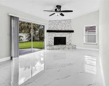 6747 Deer Pond Lane N - Photo Thumbnail 6