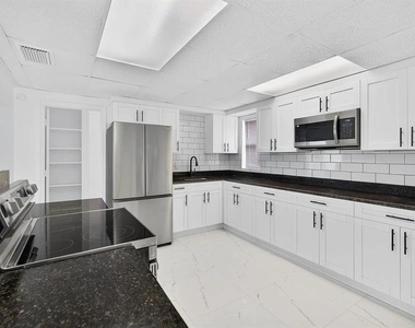 5517 Gulfport Boulevard S - Photo Thumbnail 3