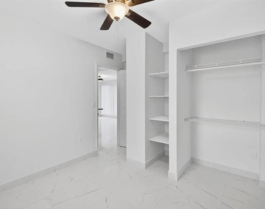 5517 Gulfport Boulevard S - Photo Thumbnail 13