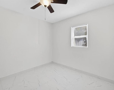 5517 Gulfport Boulevard S - Photo Thumbnail 14