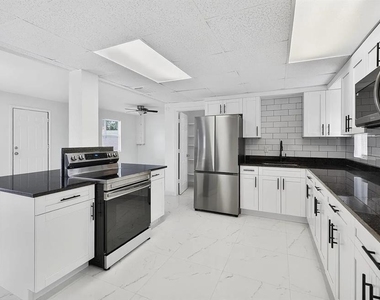5517 Gulfport Boulevard S - Photo Thumbnail 4