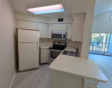 3959 Atrium Drive - Photo Thumbnail 4