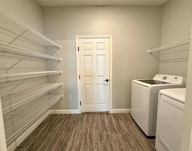 2541 Pine Place - Photo Thumbnail 16