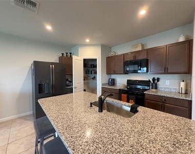 1169 Lexington Lane - Photo Thumbnail 14