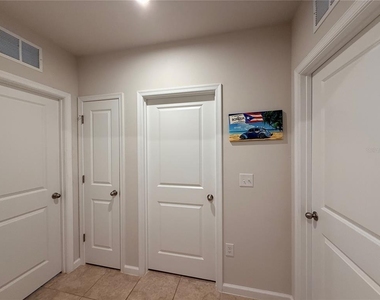 1169 Lexington Lane - Photo Thumbnail 2
