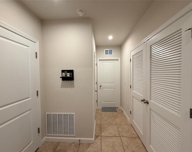 1169 Lexington Lane - Photo Thumbnail 7