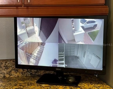 113 S Packwood Avenue - Photo Thumbnail 5
