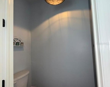 113 S Packwood Avenue - Photo Thumbnail 8