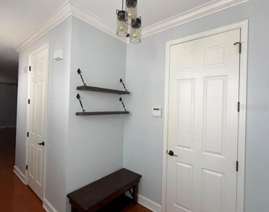 113 S Packwood Avenue - Photo Thumbnail 6