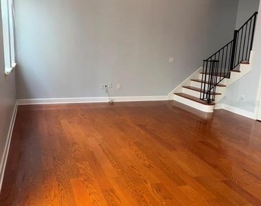 113 S Packwood Avenue - Photo Thumbnail 2