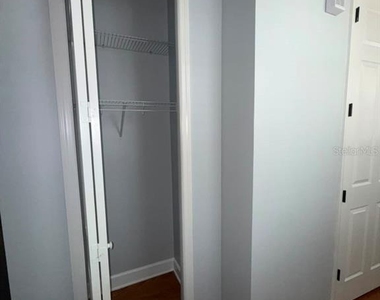 113 S Packwood Avenue - Photo Thumbnail 9