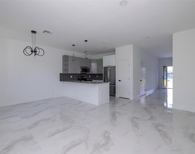 2025 Barroso Street - Photo Thumbnail 2