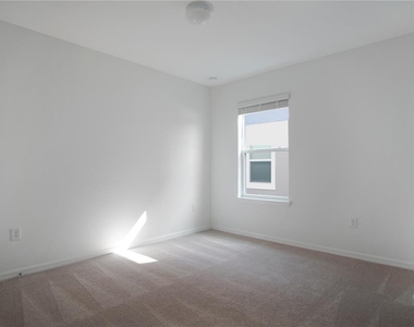 437 Waterford Drive - Photo Thumbnail 12