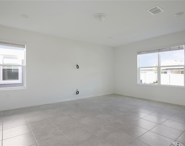 437 Waterford Drive - Photo Thumbnail 7
