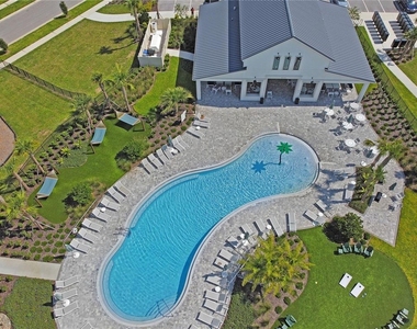 437 Waterford Drive - Photo Thumbnail 3
