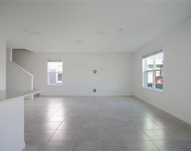 437 Waterford Drive - Photo Thumbnail 10