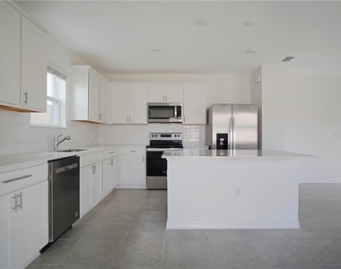 437 Waterford Drive - Photo Thumbnail 5