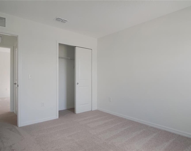 437 Waterford Drive - Photo Thumbnail 24