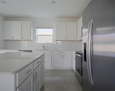 437 Waterford Drive - Photo Thumbnail 6