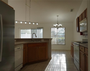 10500 Lake Hasson Circle - Photo Thumbnail 4