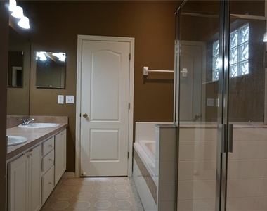 10500 Lake Hasson Circle - Photo Thumbnail 8
