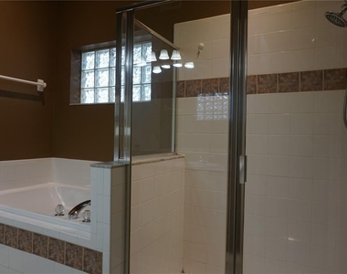 10500 Lake Hasson Circle - Photo Thumbnail 9