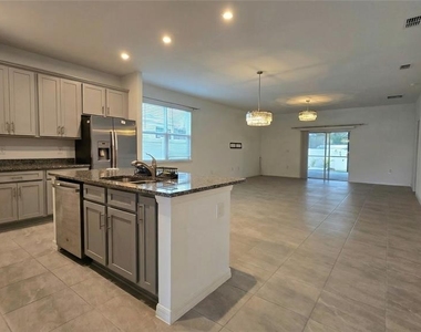 693 Crown Rose Drive - Photo Thumbnail 5