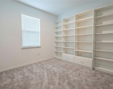 693 Crown Rose Drive - Photo Thumbnail 9