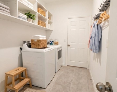 693 Crown Rose Drive - Photo Thumbnail 7