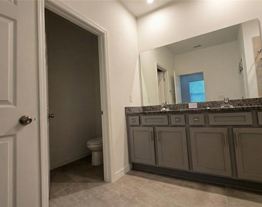 693 Crown Rose Drive - Photo Thumbnail 13