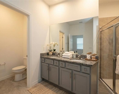 693 Crown Rose Drive - Photo Thumbnail 20
