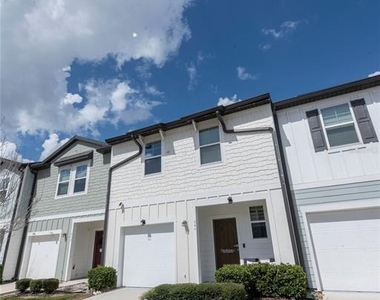 844 Grandin Street - Photo Thumbnail 2