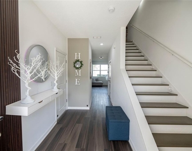 844 Grandin Street - Photo Thumbnail 5