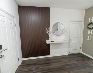 844 Grandin Street - Photo Thumbnail 6