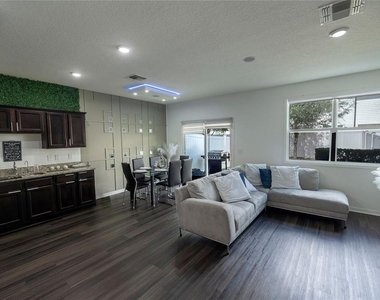 844 Grandin Street - Photo Thumbnail 8