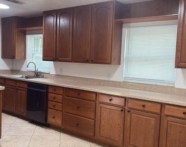 2401 Ne 19th Avenue - Photo Thumbnail 3