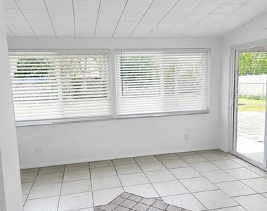1315 E Hancock Drive - Photo Thumbnail 6