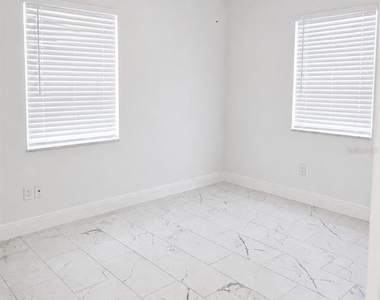 1315 E Hancock Drive - Photo Thumbnail 9
