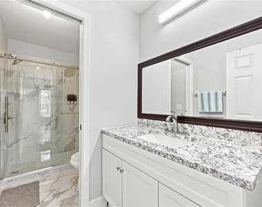 2537 Chatham Circle - Photo Thumbnail 4