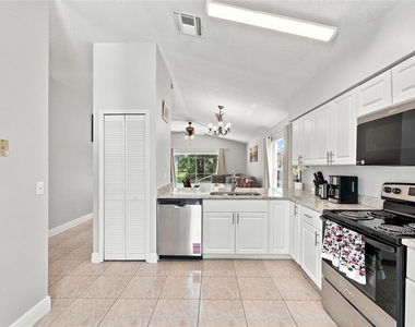 2537 Chatham Circle - Photo Thumbnail 9